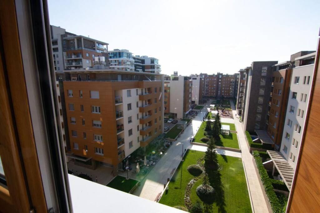 בלגרד A Blok New Modern - Free Garage Parking, Comfortable, Quiet With A Park View מראה חיצוני תמונה